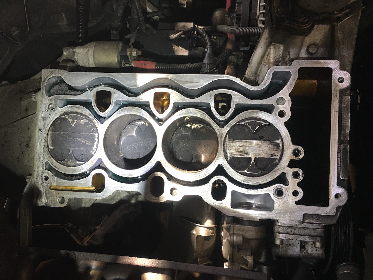 Zylinderkopfschaden, Motorschaden am Fahrzeug, Begutachtung durch Motorsachverständige TÜV Hamburg